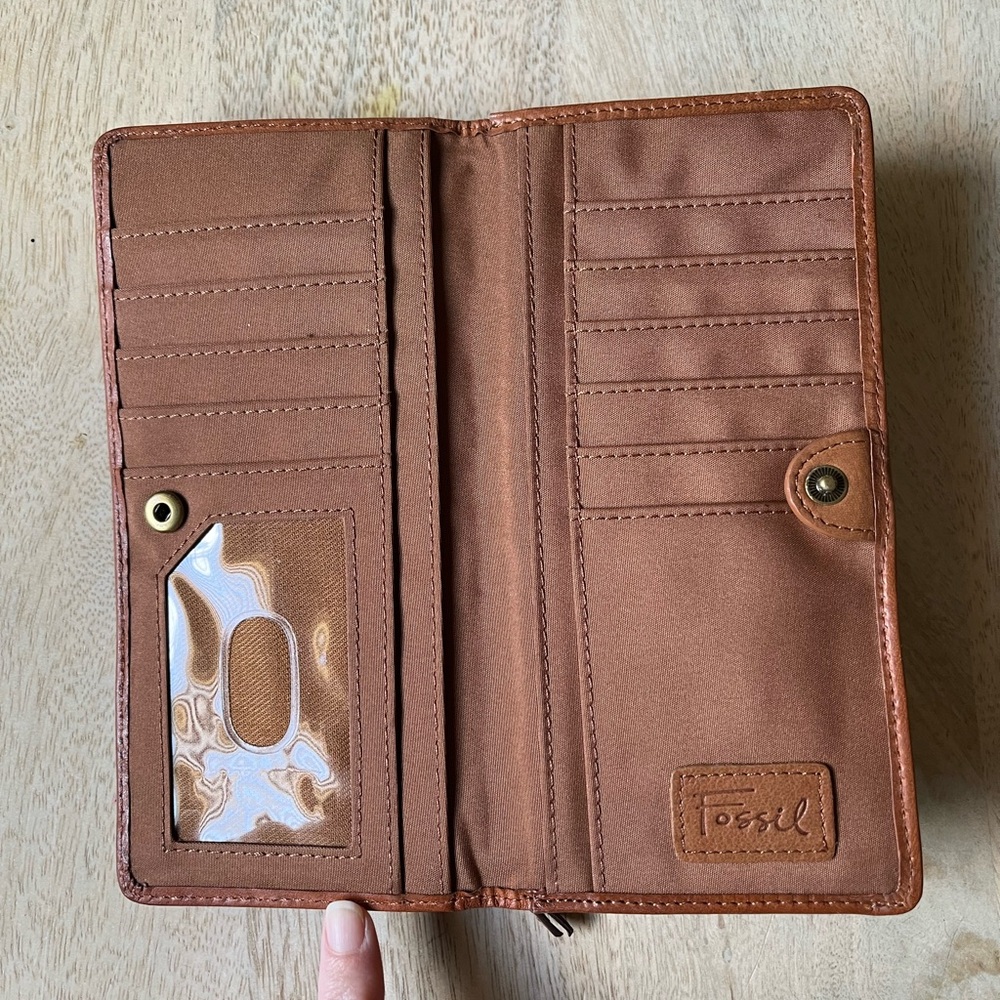 FOSSIL leather wallet, Never Used, Like New, Leaf Pattern embossed - Picture 5 of 7